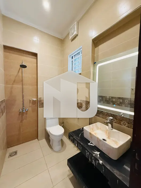 D-12/2 8Marla House For Rent 5bed 6washroom Drawing Dining Tvl 2kichen Servant Room Parking Gas Electric 5Marla Extra Land Rent 380kk, photo 4