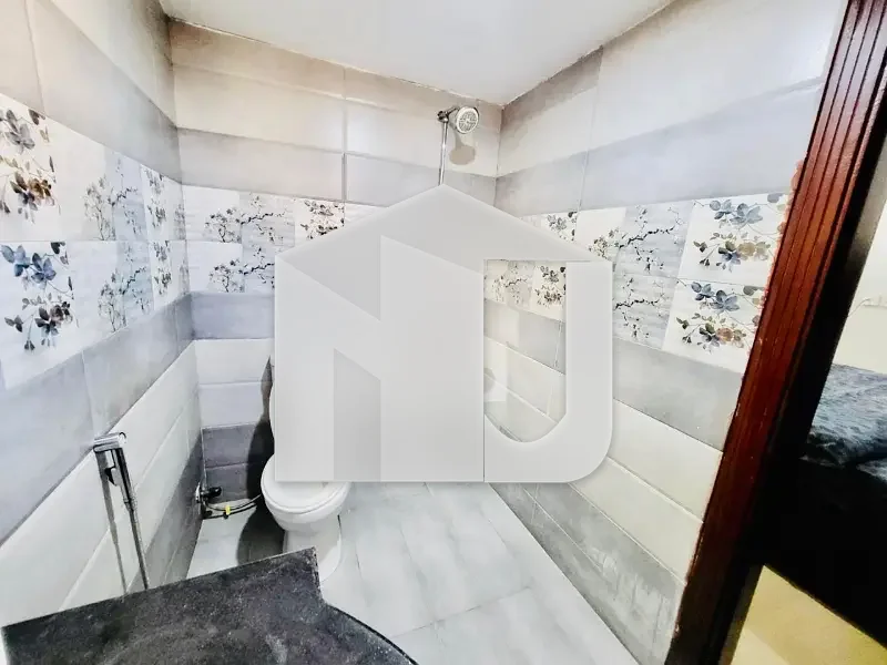 D-12 Islamabad 4 Marla House For Rent 3 Bed With Washroom Drawing Dining Tv Lounge 2 Kichen Mumty Parking No Gas Parking Fron T Open Basement Full Hall, photo 5