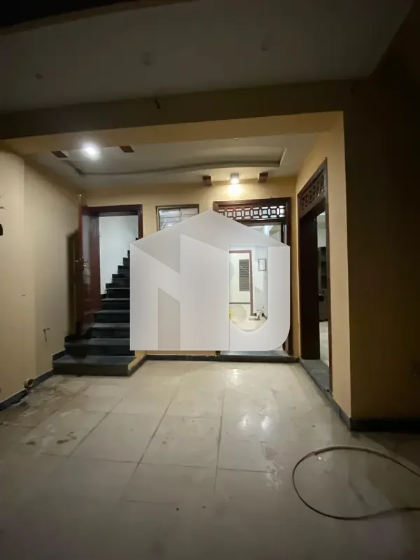 D-12 Islamabad 4 Marla House For Rent 3 Bed With Washroom Drawing Dining Tv Lounge 2 Kichen Mumty Parking No Gas Parking Fron T Open Basement Full Hall, photo 18