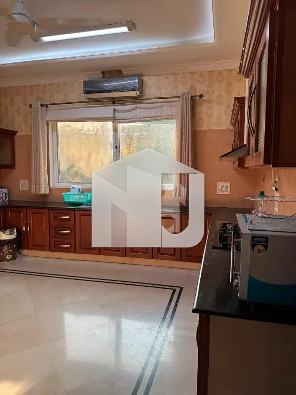 2 Kanal Triple Storey Fully Furnished House For Rent Prime Markaz Front Location, photo 17
