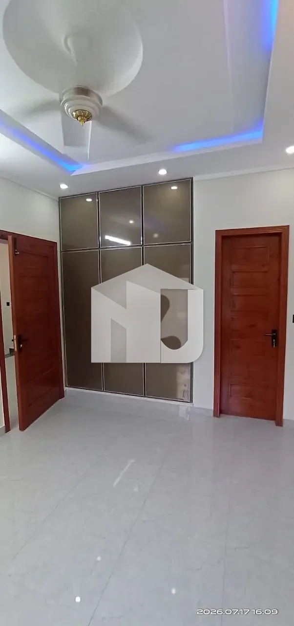 Independent 14 Marla 7+ Bed Full House For Rent, photo 11