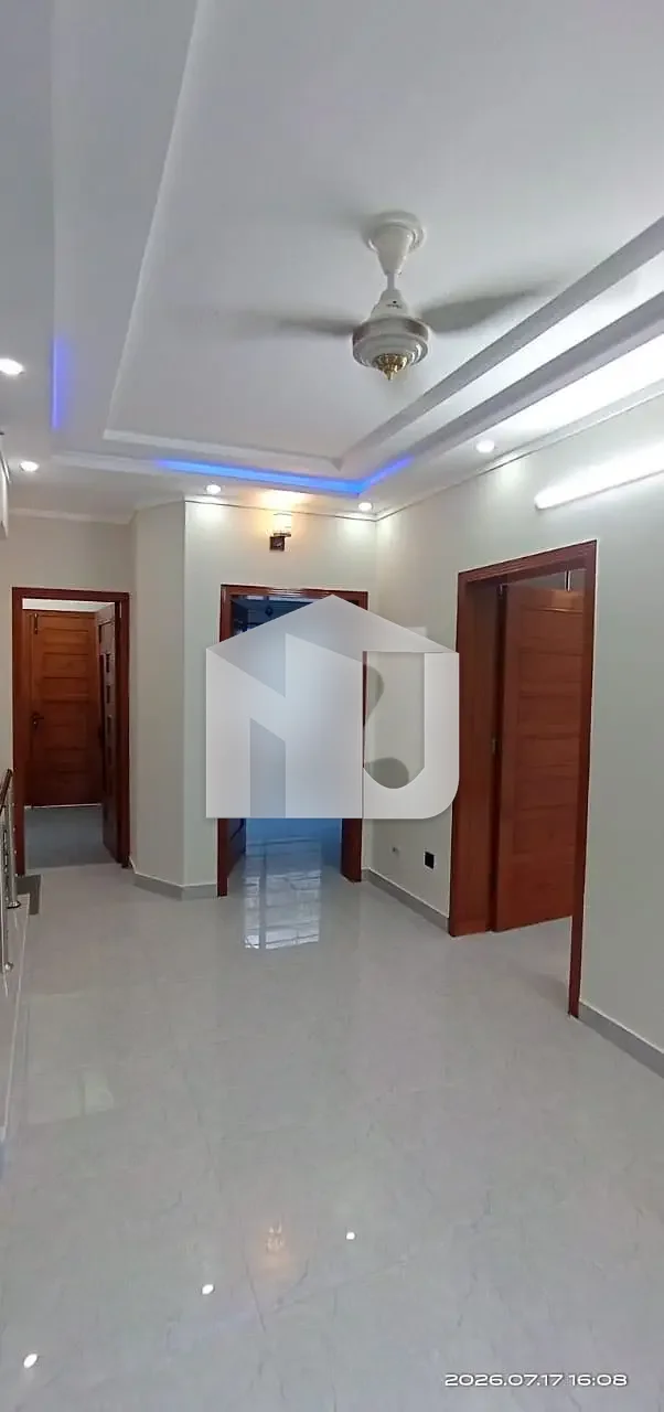Independent 14 Marla 7+ Bed Full House For Rent, photo 12