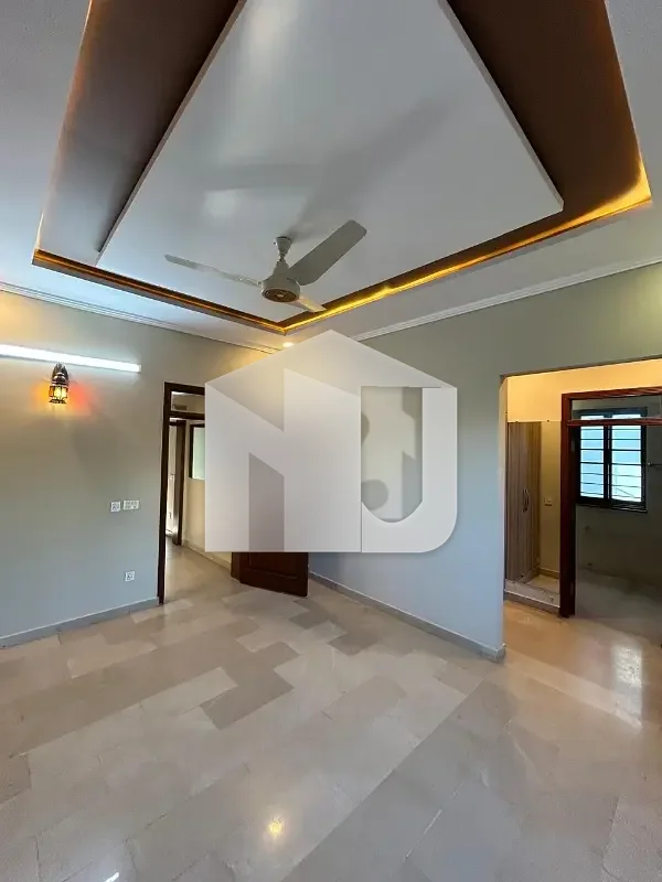 1 Kanal Beautiful Corner House With Lawn Available For Rent, photo 17