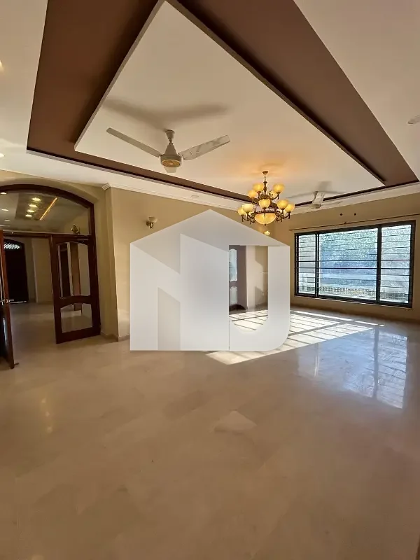 1 Kanal Beautiful Corner House With Lawn Available For Rent, photo 18