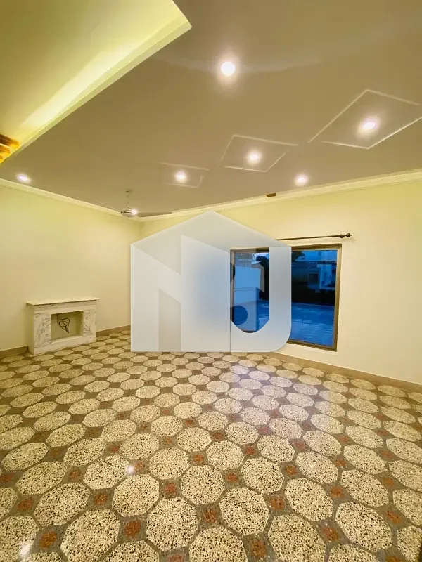 House 666 Square Yards For Rent In F-8, photo 2