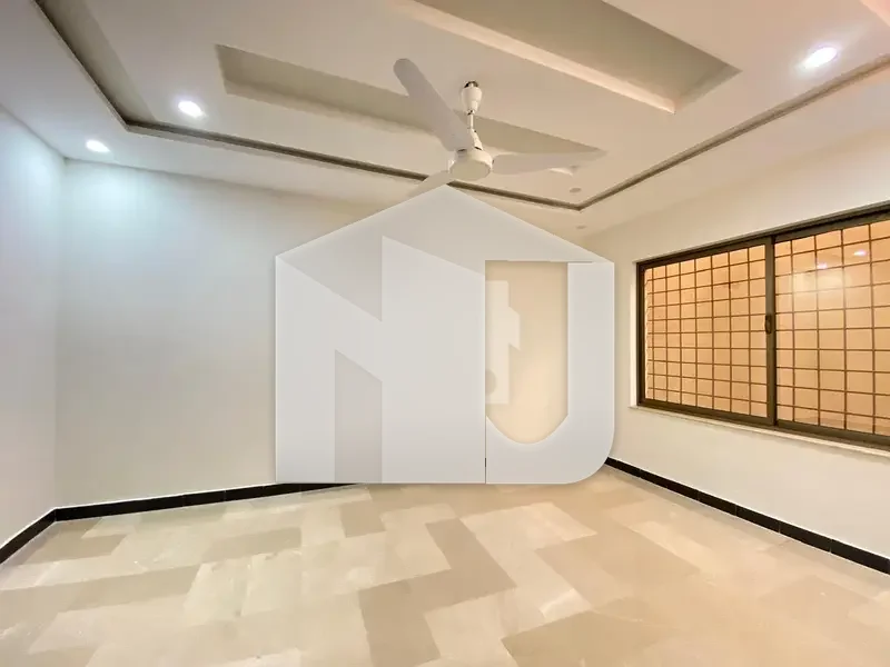 Beautiful New House Available For Rent On Prime Location, photo 14