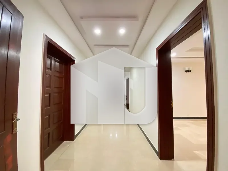 Beautiful New House Available For Rent On Prime Location, photo 6