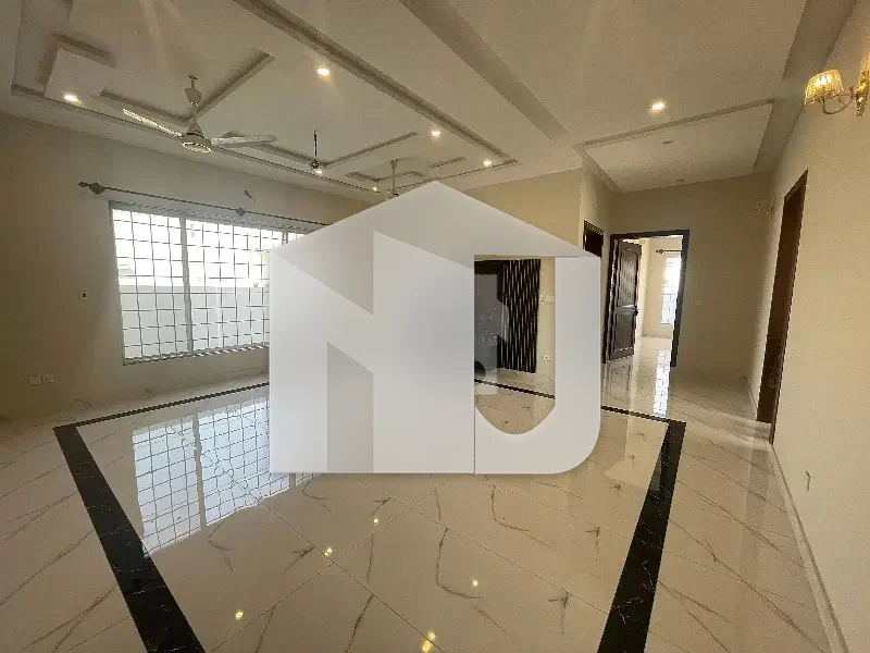 1 Kanal Full House Available For Rent, photo 3