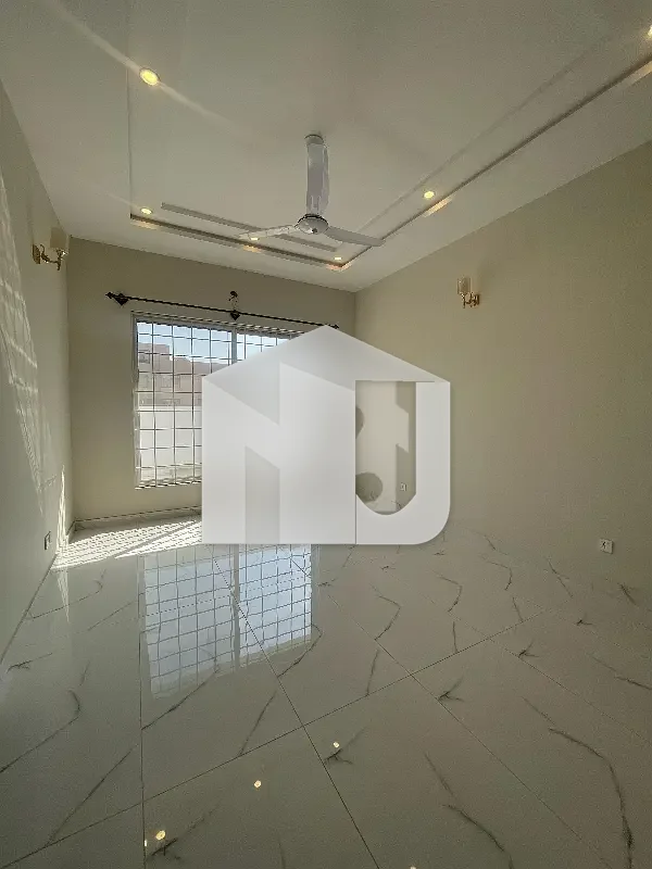 1 Kanal Full House Available For Rent, photo 12