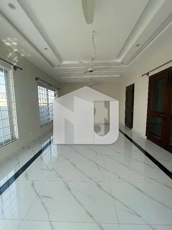 1 Kanal Full House Available For Rent, photo 4