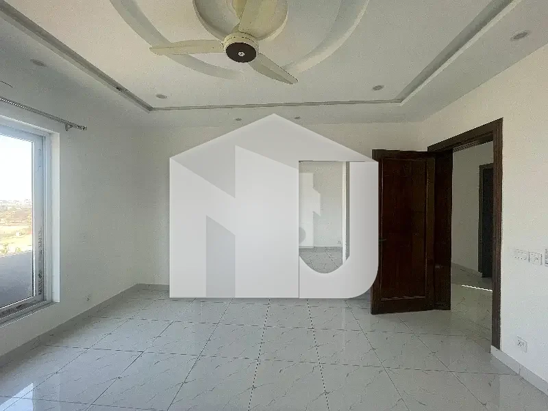 1 Kanal Full House Available For Rent, photo 5