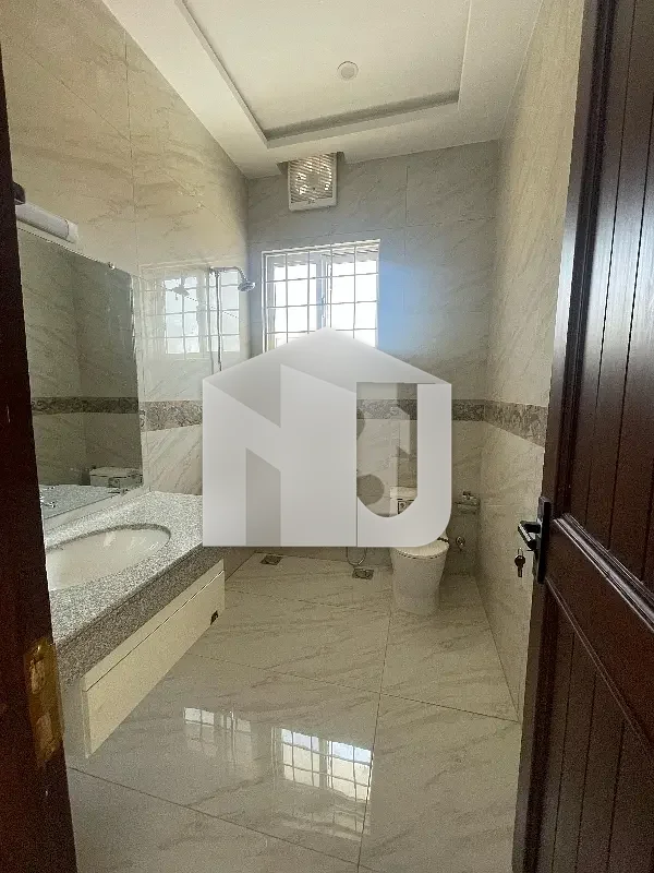 1 Kanal Full House Available For Rent, photo 15