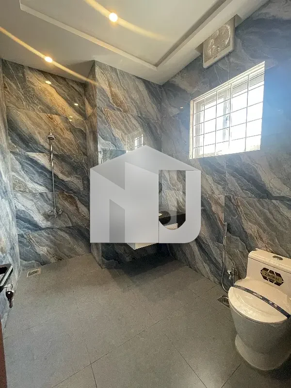 1 Kanal Full House Available For Rent, photo 20