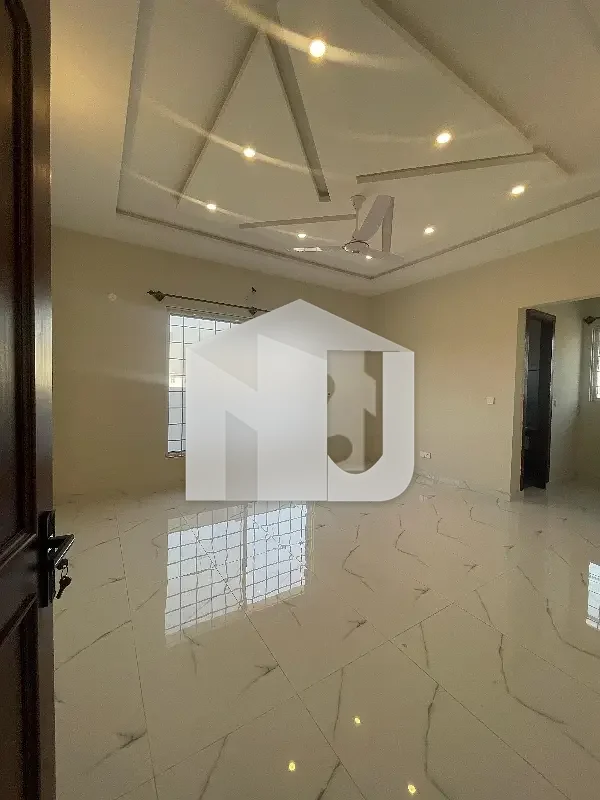 1 Kanal Full House Available For Rent, photo 14