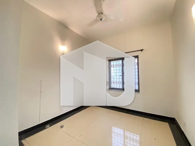 Beautiful House Available For Rent On Prime Location, photo 13