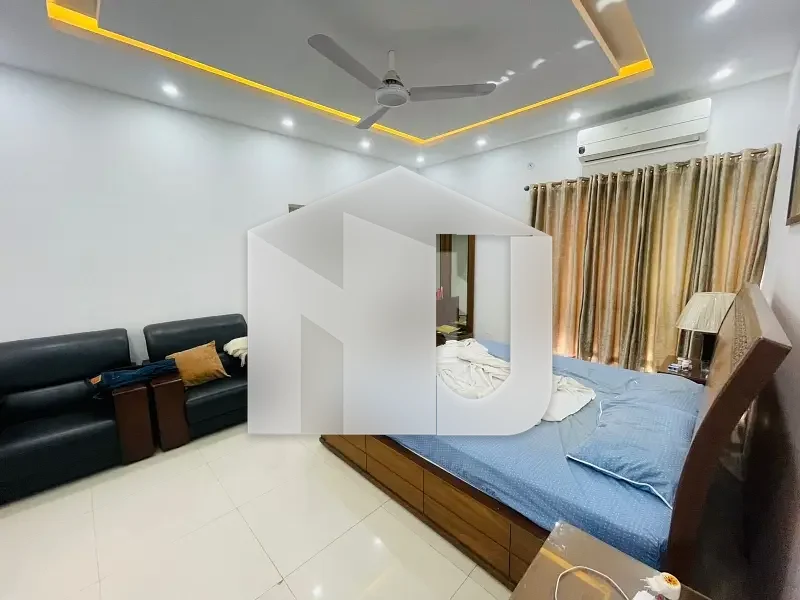 Like a brand New House For Rent on prime location  Having 05 Bedrooms 8 bathroom, photo 8