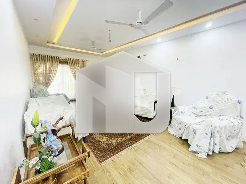 Like a brand New House For Rent on prime location  Having 05 Bedrooms 8 bathroom, photo 2