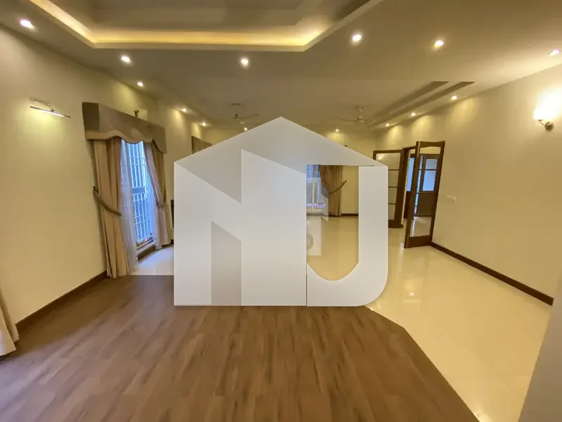 Brand New Luxurious House For Rent On Most Prime Location, photo 8