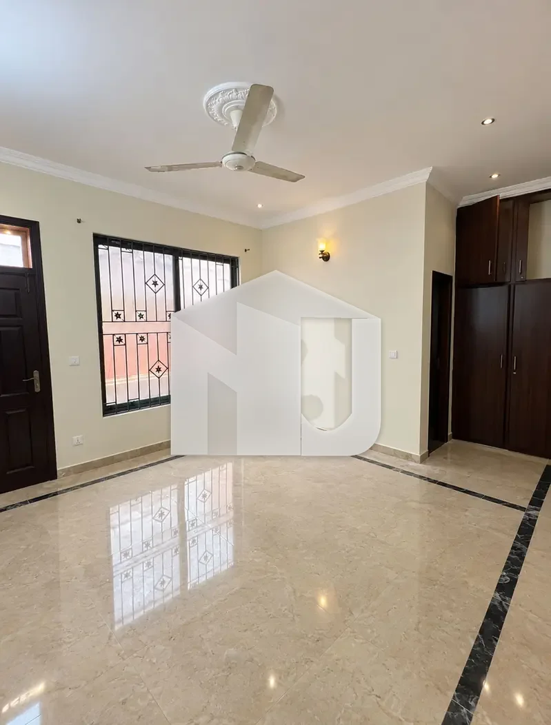Beautiful 10 Marla Full House For Rent, photo 2