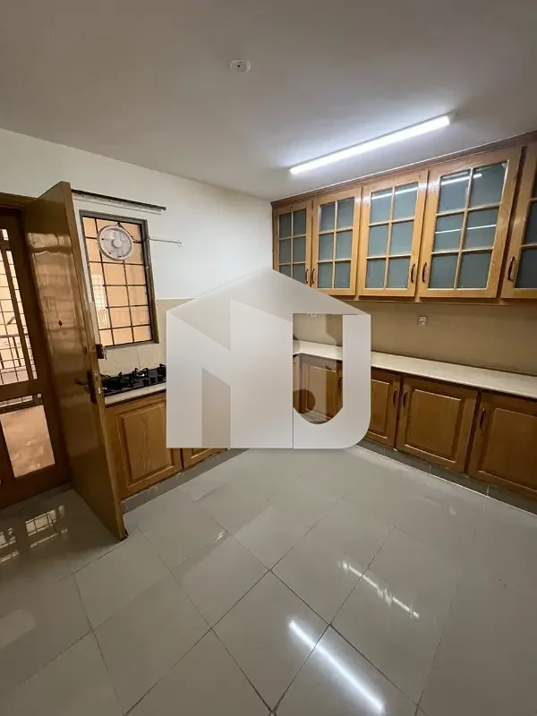 F-8 Beautiful House For Rent, photo 13