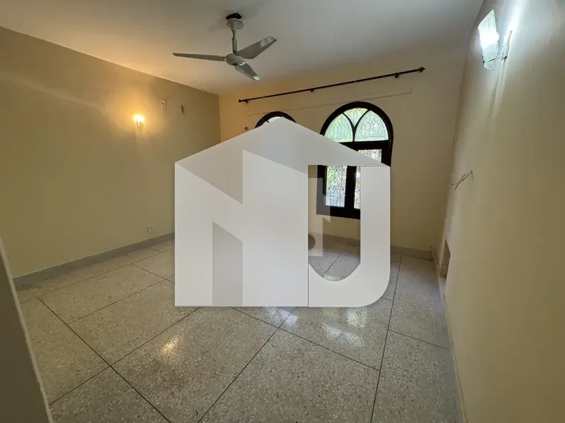 F-7 Beautiful House With Extra Land, photo 12