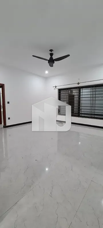1 Kanal House Available For Rent, photo 5