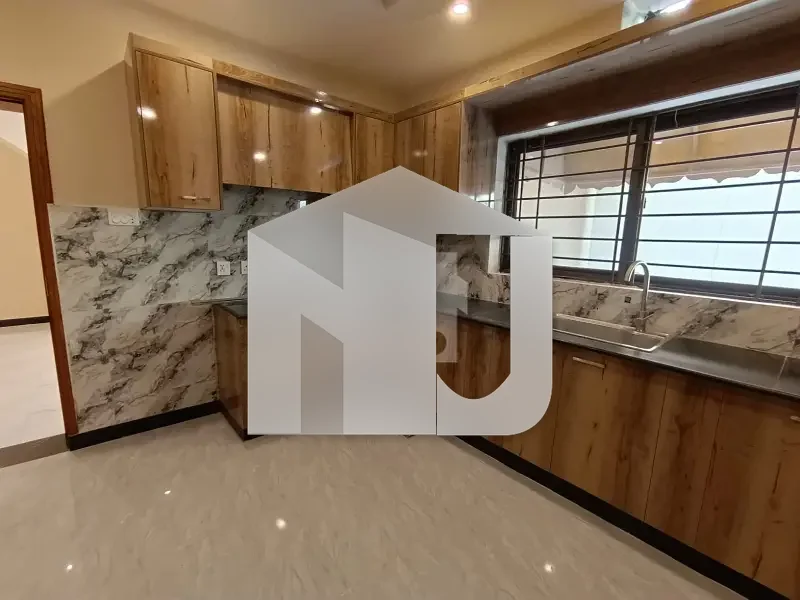 F-8 House For Rent - 5 Bedrooms - 533 Square Yard - Near Main Road, photo 6