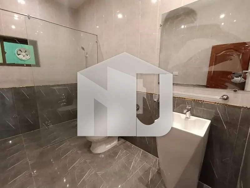 F-8 House For Rent - 5 Bedrooms - 533 Square Yard - Near Main Road, photo 23