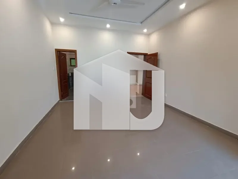 F-8 House For Rent - 5 Bedrooms - 533 Square Yard - Near Main Road, photo 25