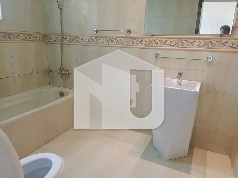 F-8 House For Rent - 5 Bedrooms - 533 Square Yard - Near Main Road, photo 16