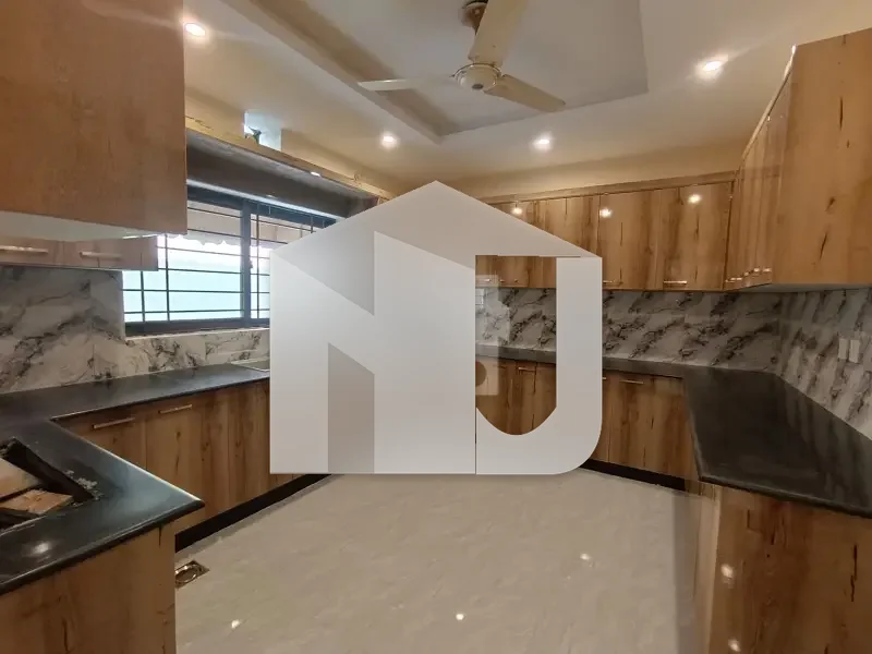 F-8 House For Rent - 5 Bedrooms - 533 Square Yard - Near Main Road, photo 5
