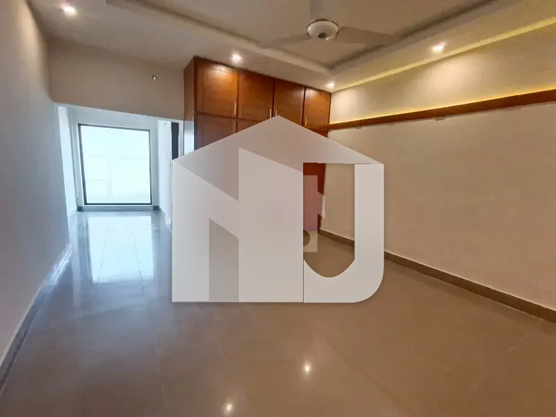 F-8 House For Rent - 5 Bedrooms - 533 Square Yard - Near Main Road, photo 3
