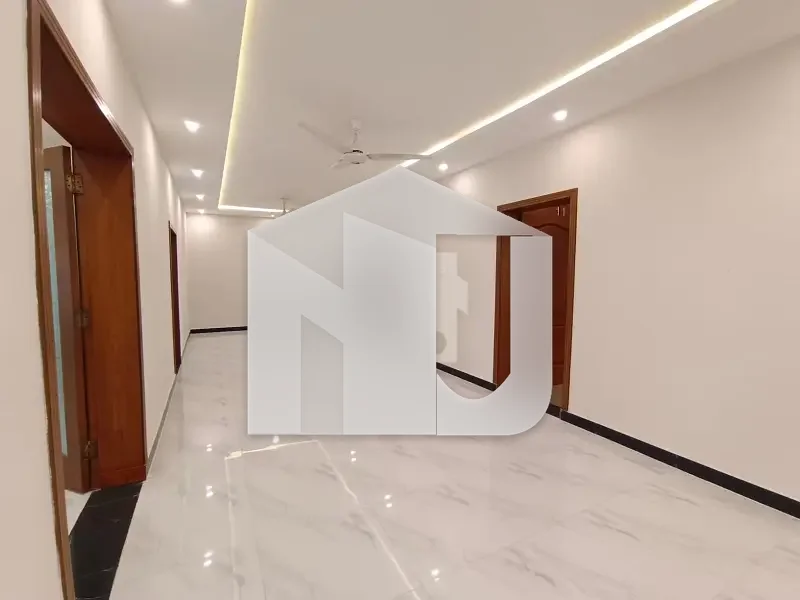 F-8 House For Rent - 5 Bedrooms - 533 Square Yard - Near Main Road, photo 7