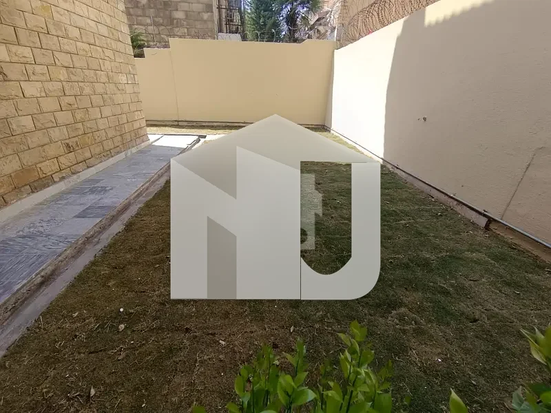 F-8 House For Rent - 5 Bedrooms - 533 Square Yard - Near Main Road, photo 4