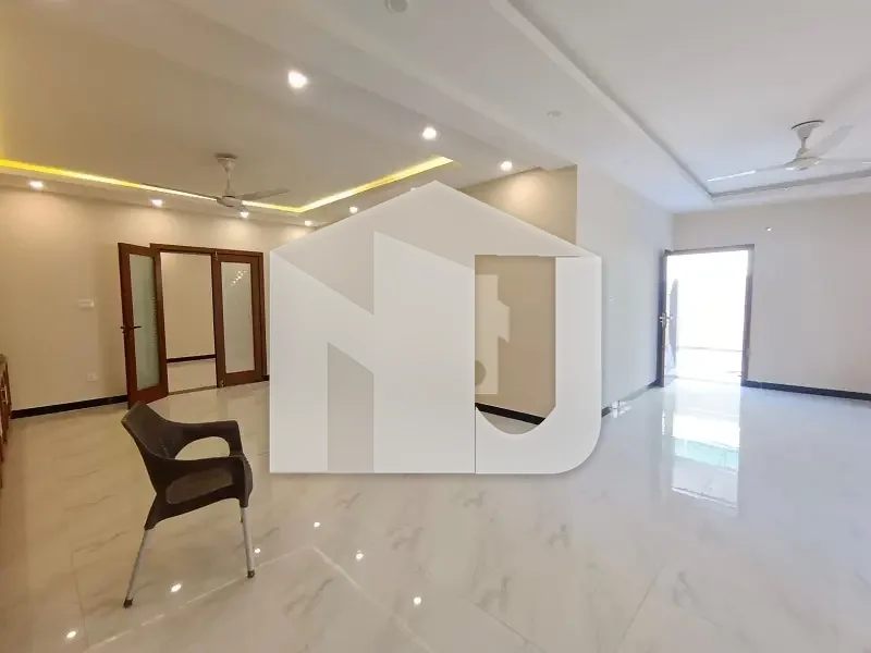 F-8 House For Rent - 5 Bedrooms - 533 Square Yard - Near Main Road, photo 8