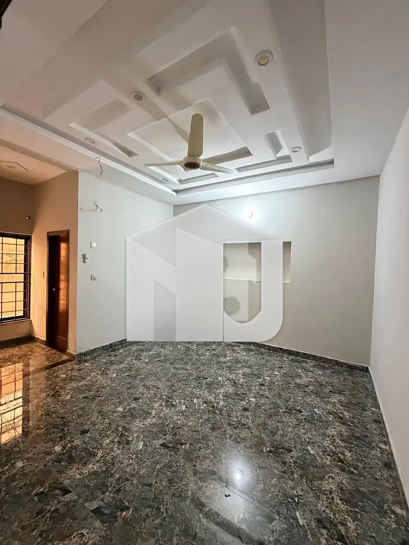 A very beautiful, spacious and luxurious 10 Marla house is available at a prime location. This house fulfills all the needs of a complete family in every aspect., photo 8