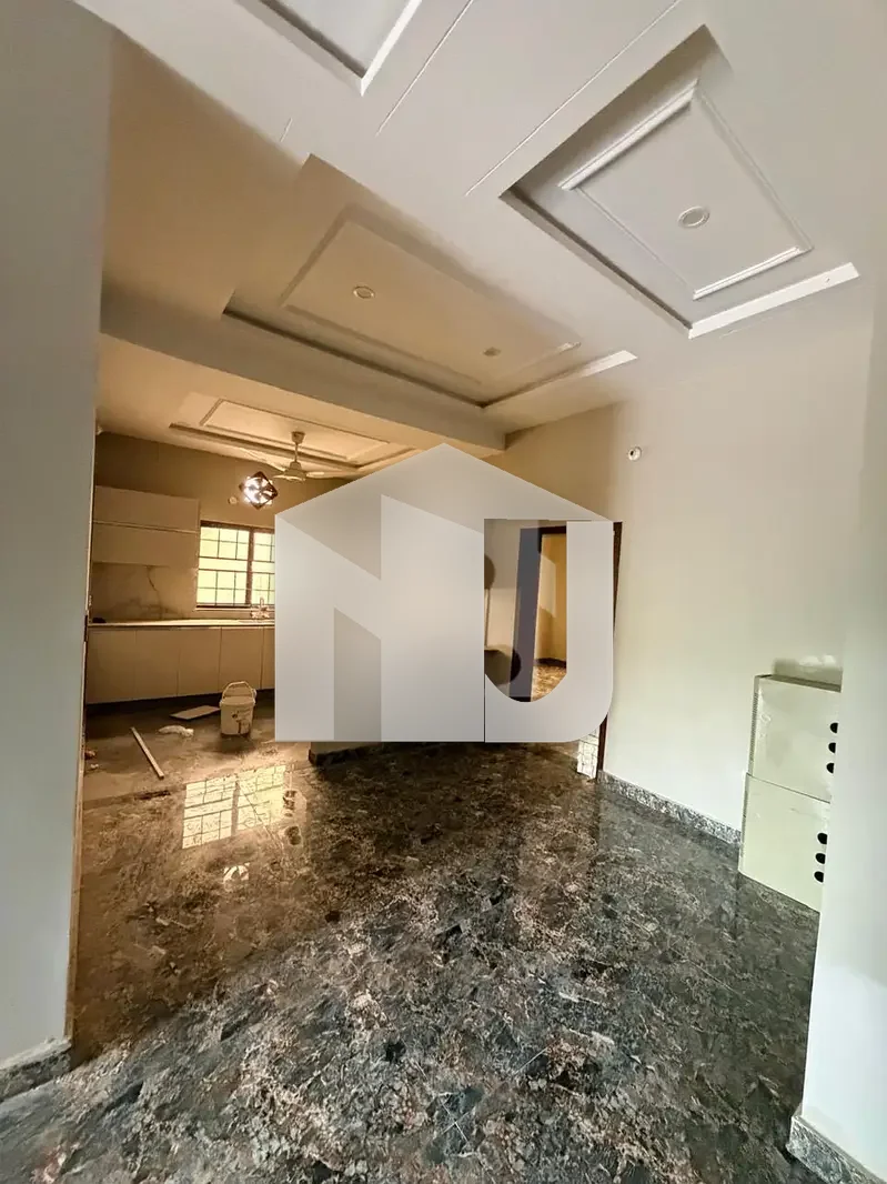 A very beautiful, spacious and luxurious 10 Marla house is available at a prime location. This house fulfills all the needs of a complete family in every aspect., photo 5