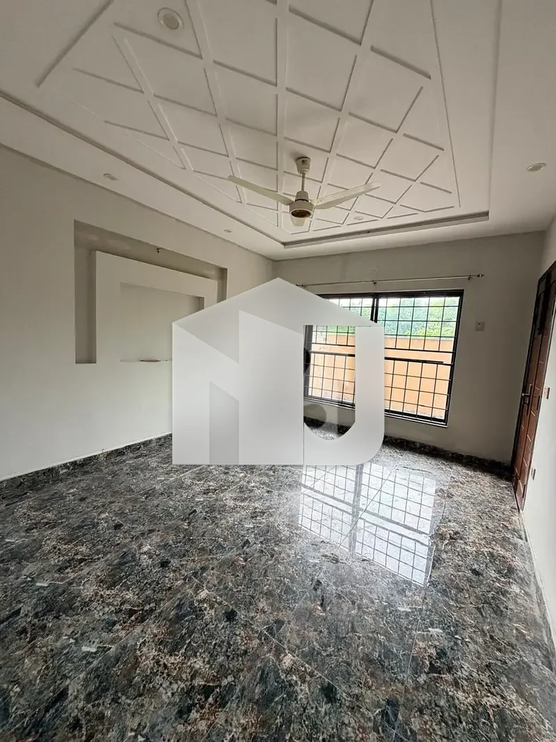 A very beautiful, spacious and luxurious 10 Marla house is available at a prime location. This house fulfills all the needs of a complete family in every aspect., photo 9