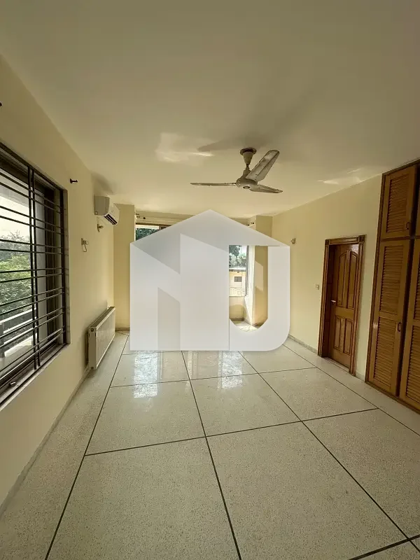 House Sized 535 Square Yards Is Available For rent In F-6, photo 4