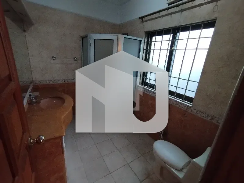 A Beautiful 500 Yard House Is Available For Rent, photo 10