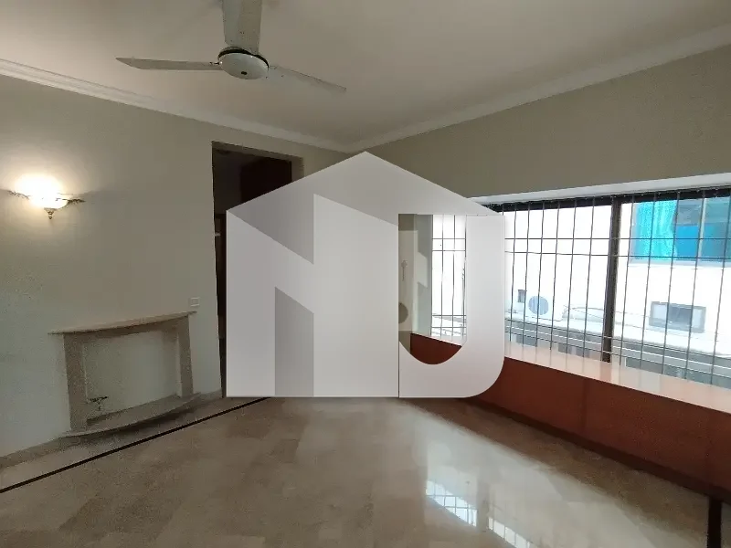 A Beautiful 500 Yard House Is Available For Rent, photo 15