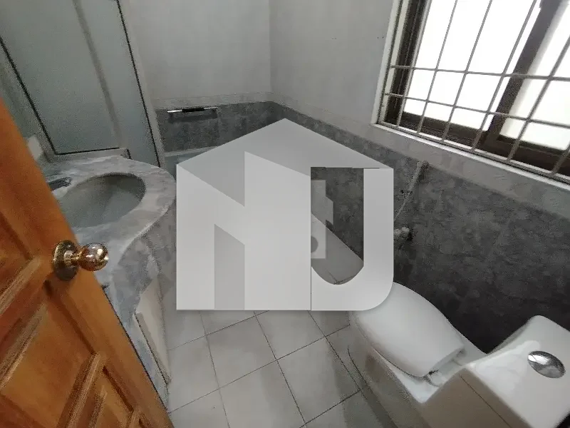 A Beautiful 500 Yard House Is Available For Rent, photo 19