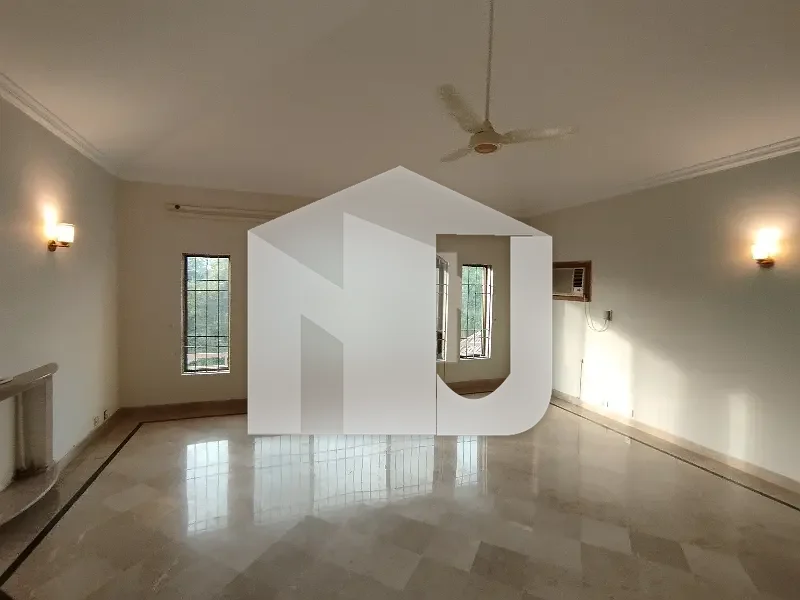 A Beautiful 500 Yard House Is Available For Rent, photo 6