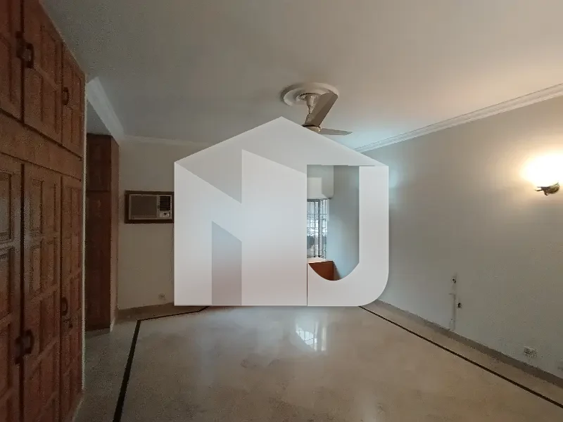 A Beautiful 500 Yard House Is Available For Rent, photo 8
