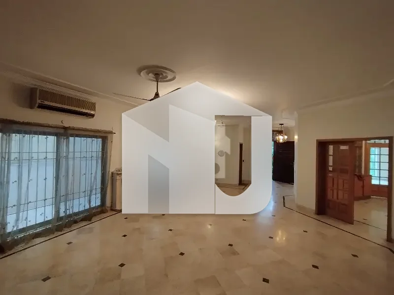 A Beautiful 500 Yard House Is Available For Rent, photo 11