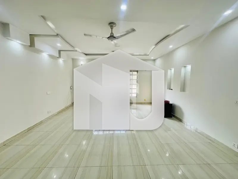 1 Kanal Full House for Rent in DHA Phase 2, Islamabad | 6 Bed Luxury Living A spacious and well-maintained 1 Kanal full house is available for rent in the prime location of DHA Phase 2, Islamabad. Ideally located near parks and commercial areas, this hou, photo 17