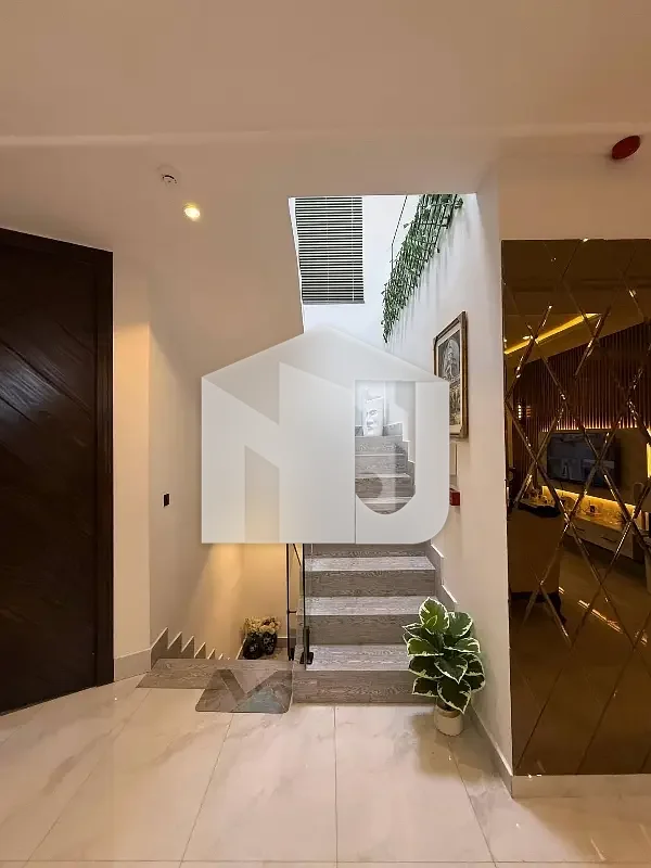 12 Marla Fully Furnished Designer House Available For Rent, photo 6