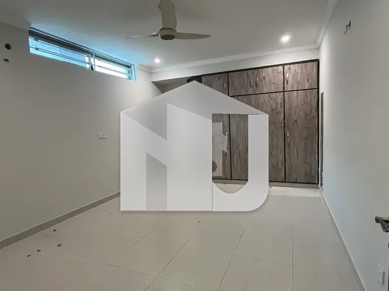 24 Marla Triple Story House For Rent in G-14, photo 8