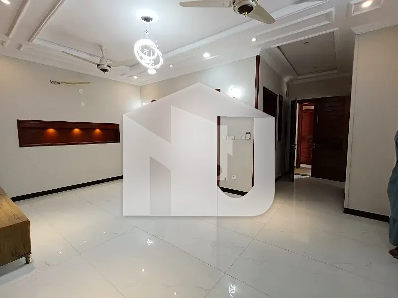 8 Marla House Available For Rent, photo 17