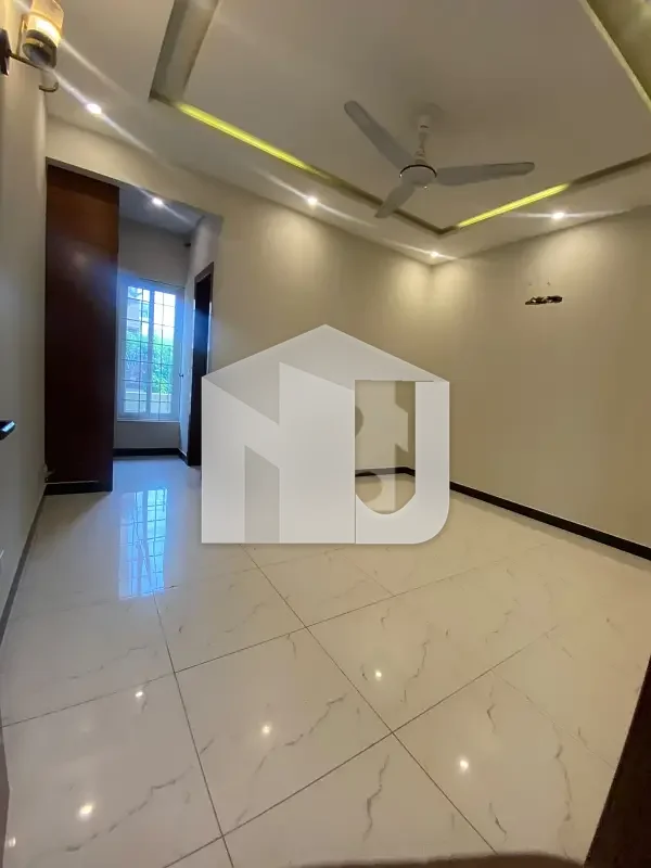 8 Marla Triple Storey Brand New Condition Luxury Designer House Available For Rent In D12 Near To Markaz & Family Park, photo 17